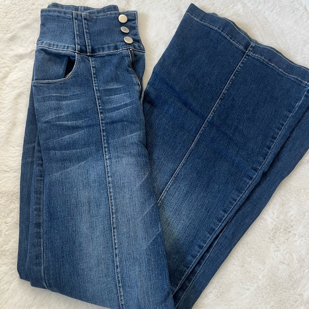 Bell bottom jeans. High waisted